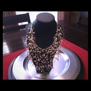 Flowy Perl gala necklace